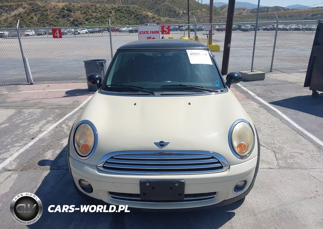 2010 MINI COOPER VIN:WMWMF3C5XATZ66863 - 12