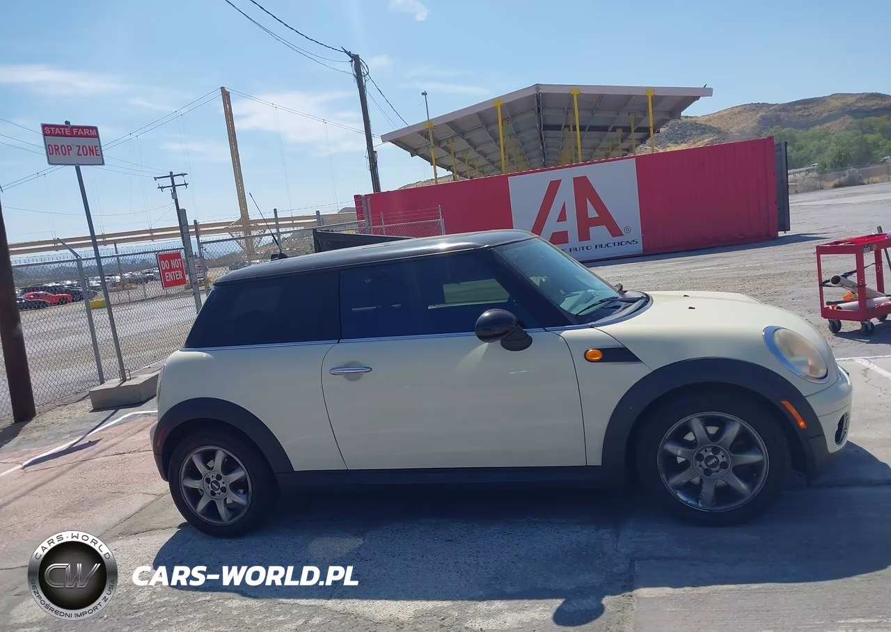 2010 MINI COOPER VIN:WMWMF3C5XATZ66863 - 13