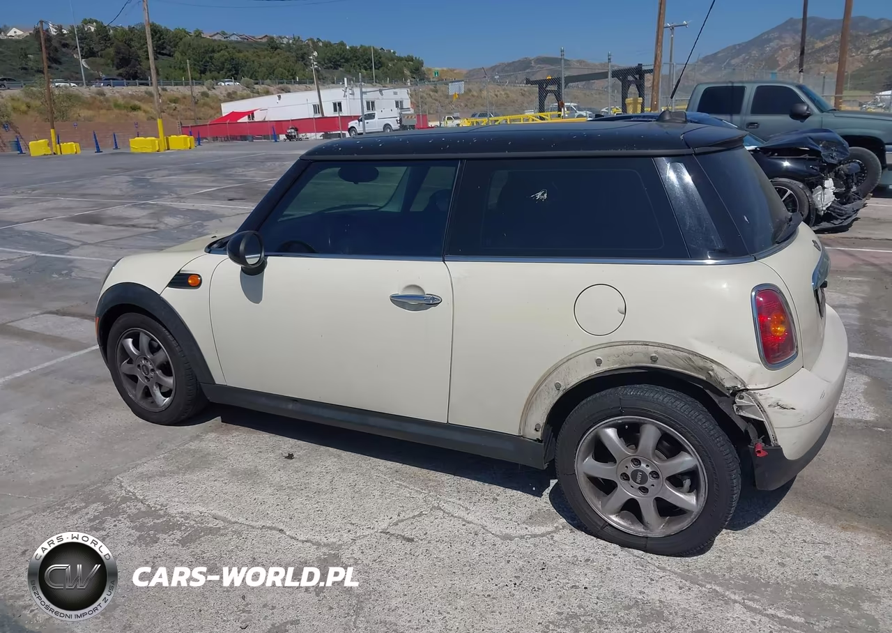 2010 MINI COOPER VIN:WMWMF3C5XATZ66863 - 14
