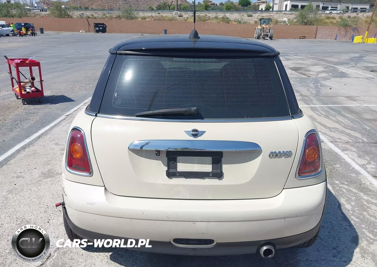 2010 MINI COOPER VIN:WMWMF3C5XATZ66863 - 16