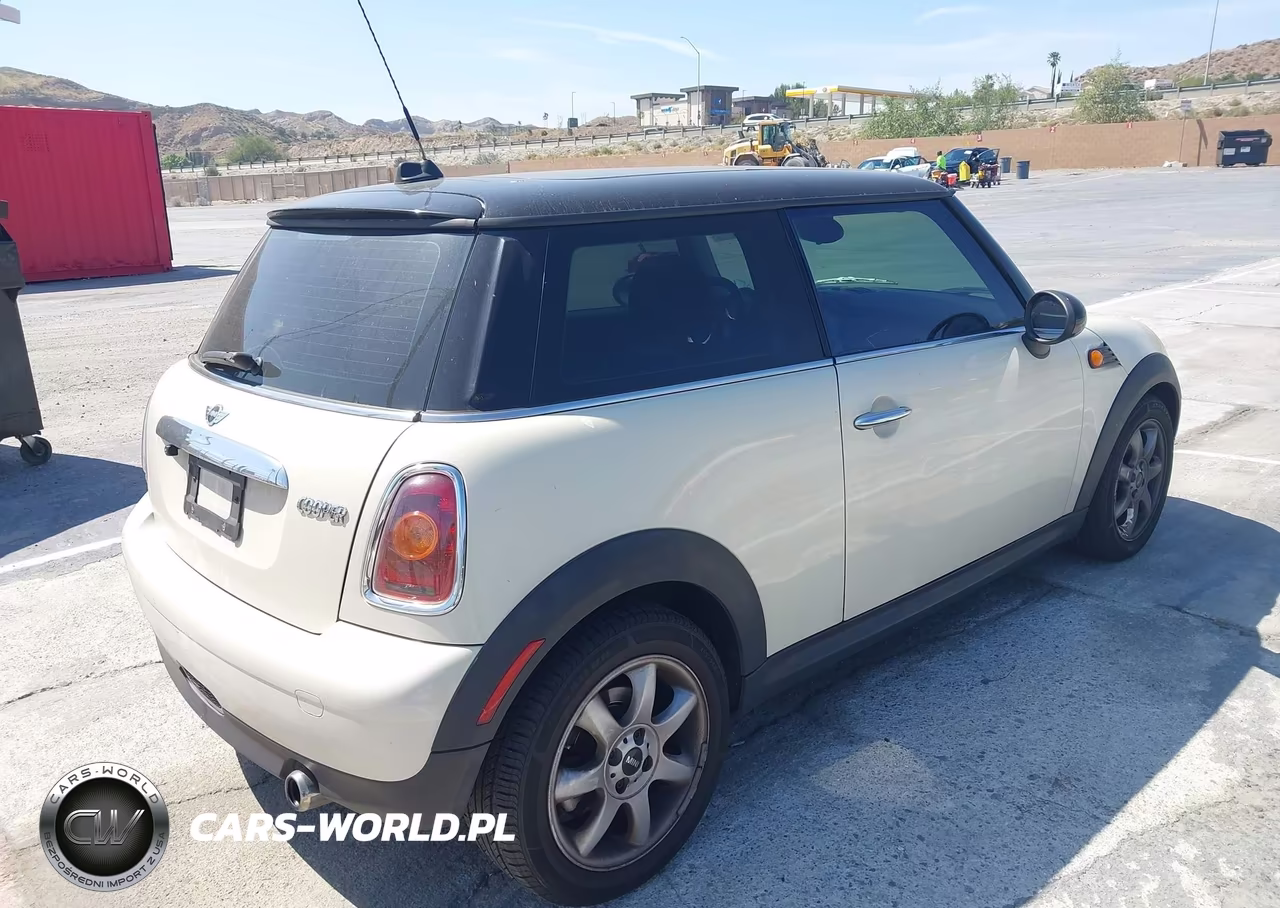 2010 MINI COOPER VIN:WMWMF3C5XATZ66863 - 4