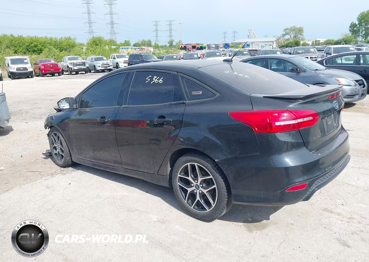 2015 Ford Focus Se VIN:1FADP3F2XFL355181 - 3