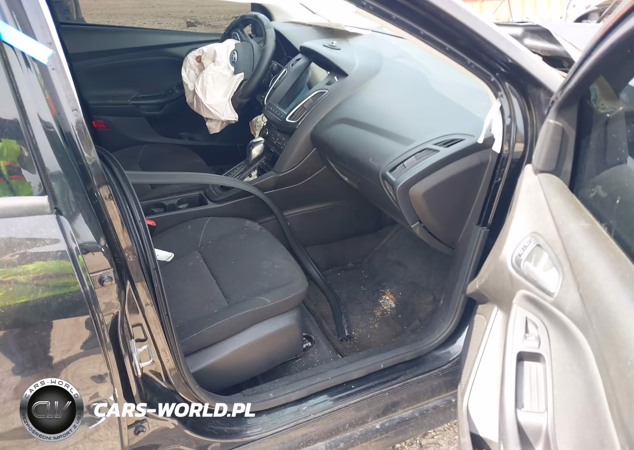 2015 Ford Focus Se VIN:1FADP3F2XFL355181 - 5