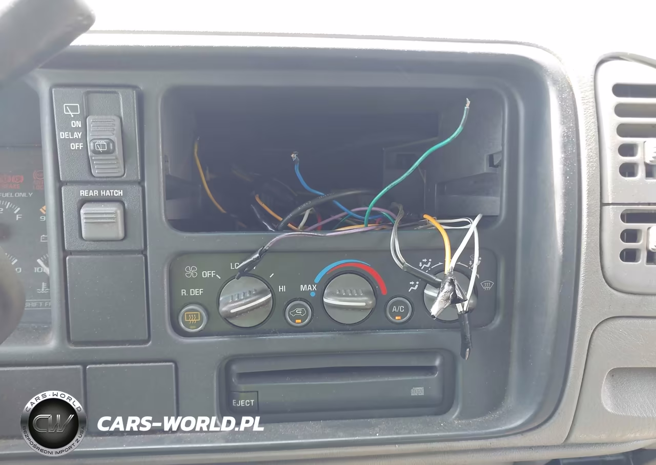 1996 Chevrolet Suburban C1500 VIN:3GNEC16R4TG109660 - 13