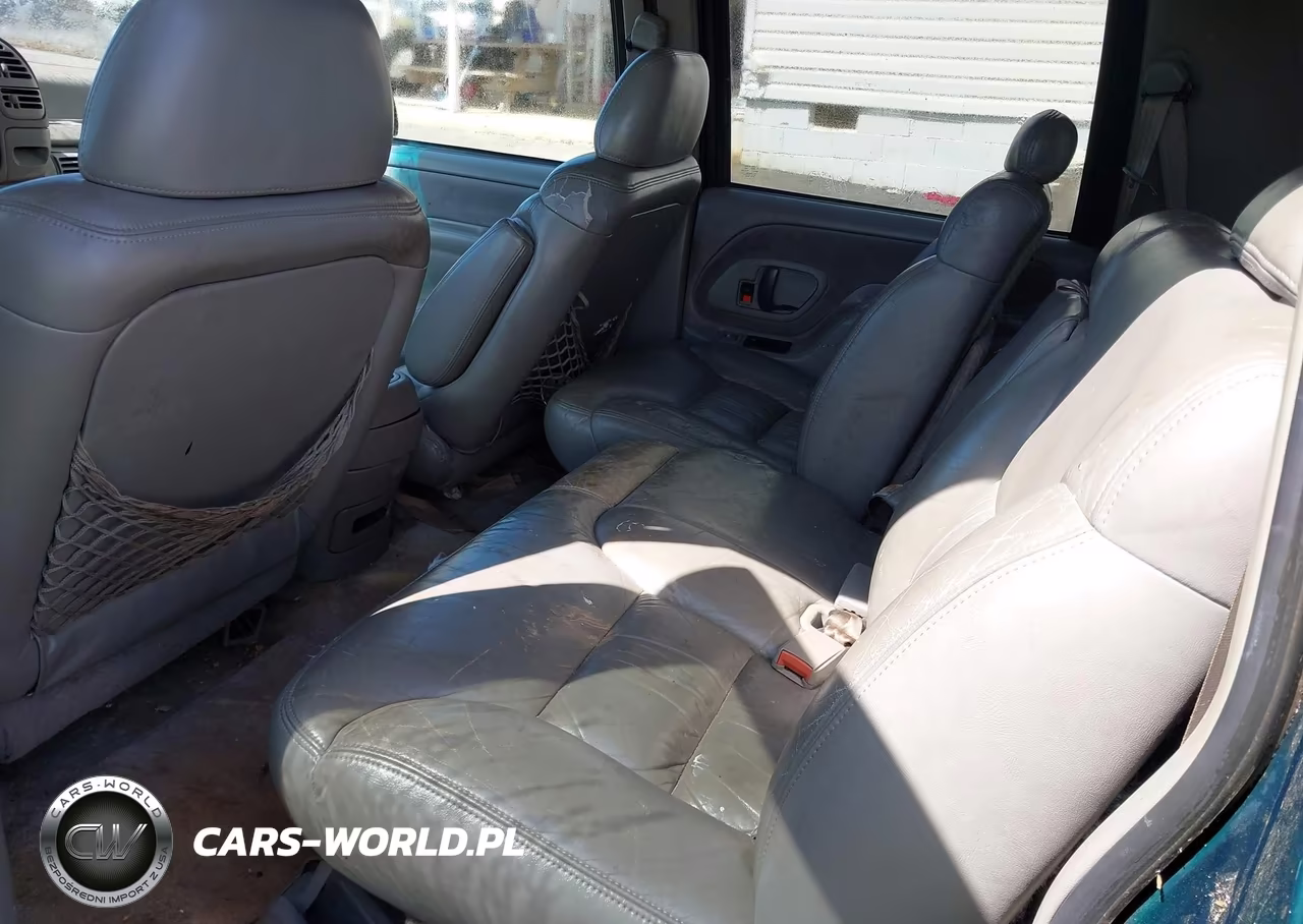 1996 Chevrolet Suburban C1500 VIN:3GNEC16R4TG109660 - 8