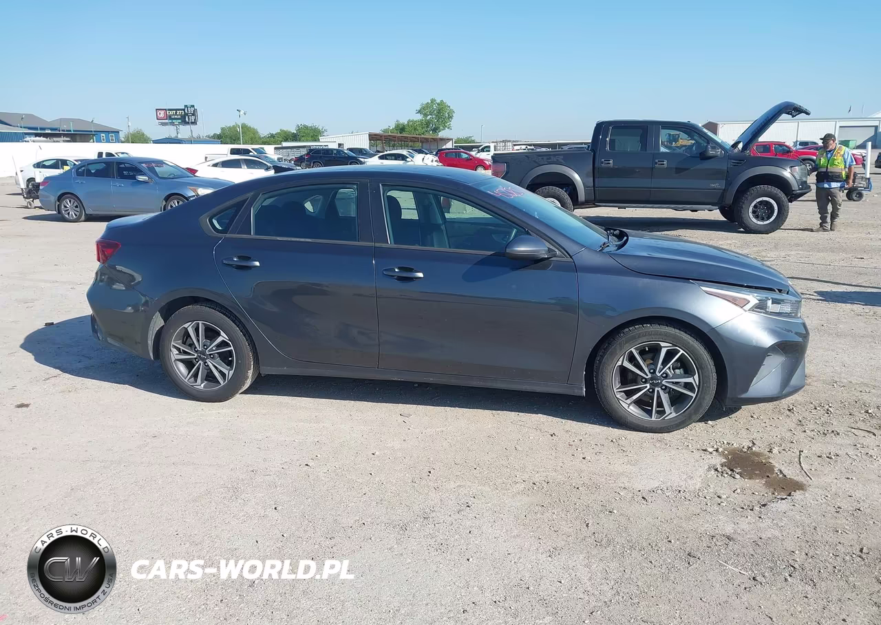 2022 Kia Forte Lxs VIN:3KPF24AD7NE478587 - 13