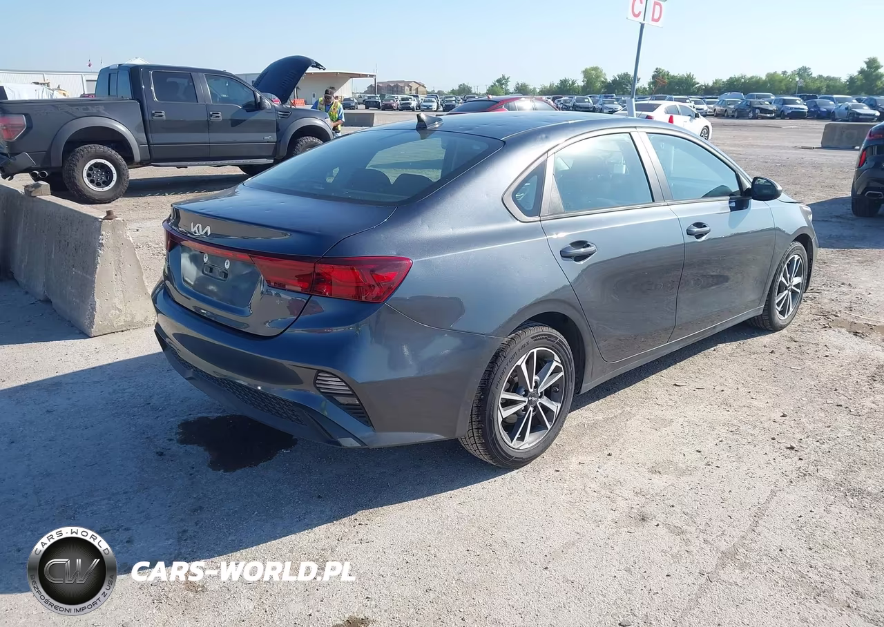 2022 Kia Forte Lxs VIN:3KPF24AD7NE478587 - 4