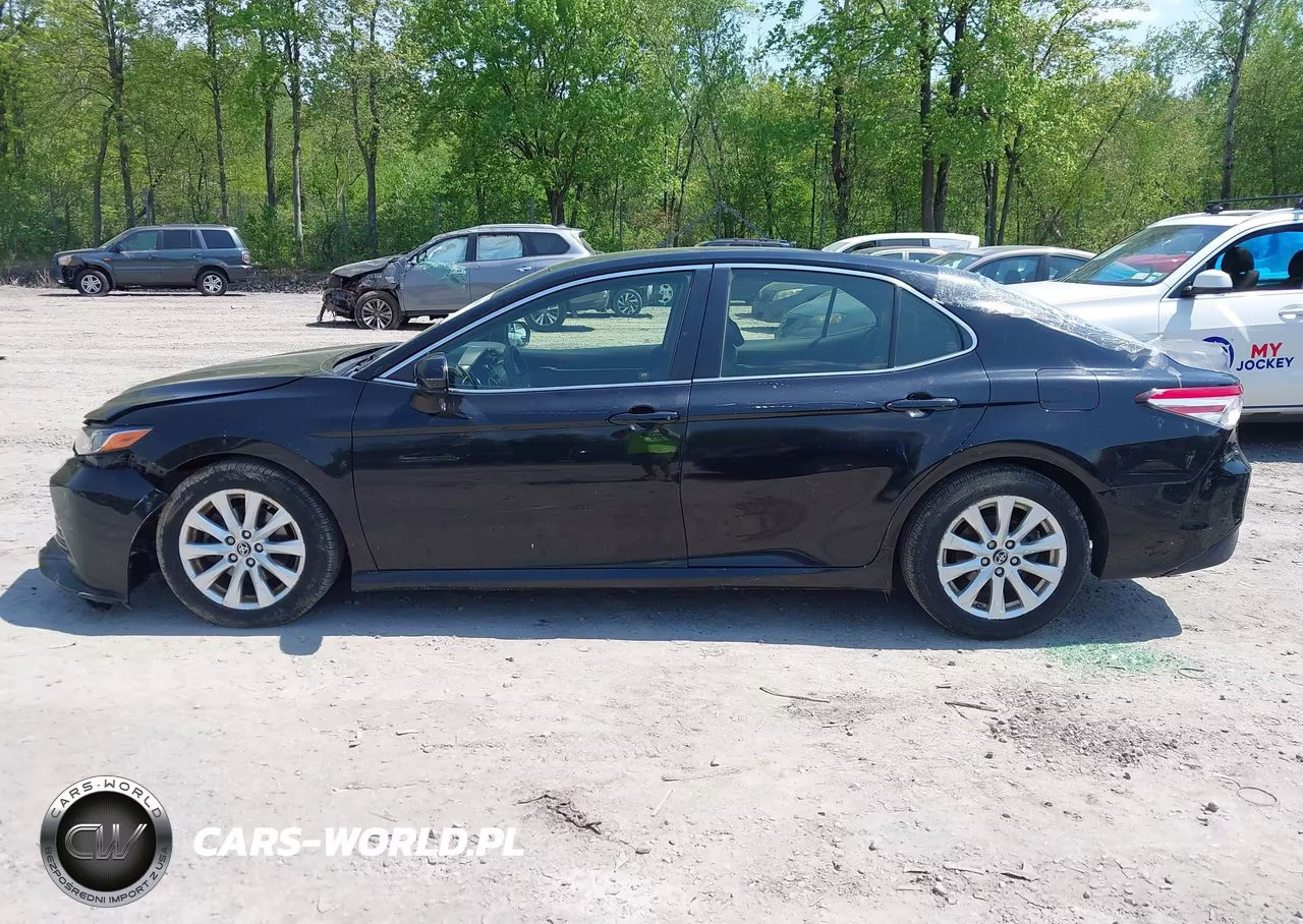 2018 Toyota Camry Le VIN:JTNB11HKXJ3047050 - 14