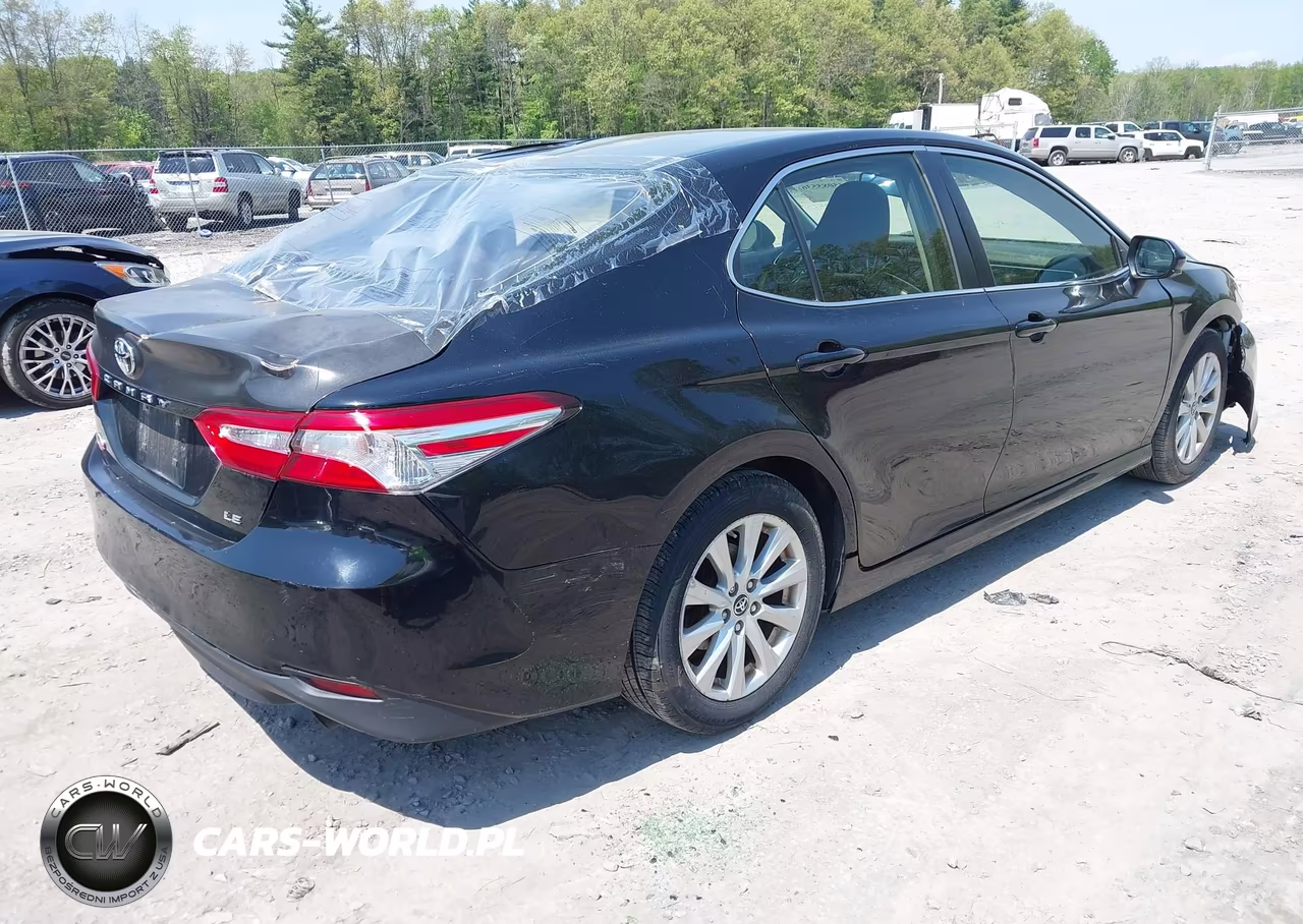 2018 Toyota Camry Le VIN:JTNB11HKXJ3047050 - 4