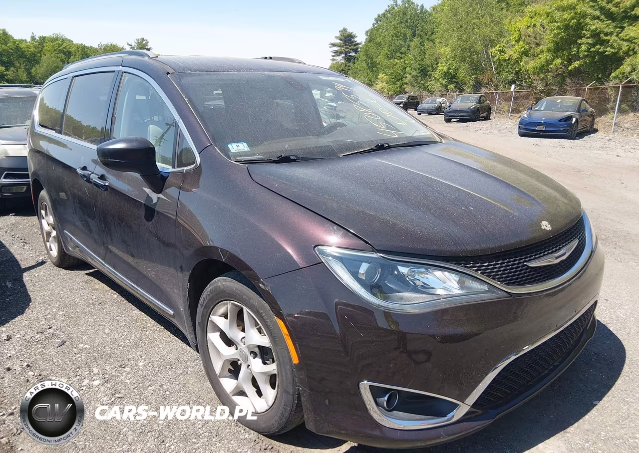 2017 Chrysler Pacifica Touring-L