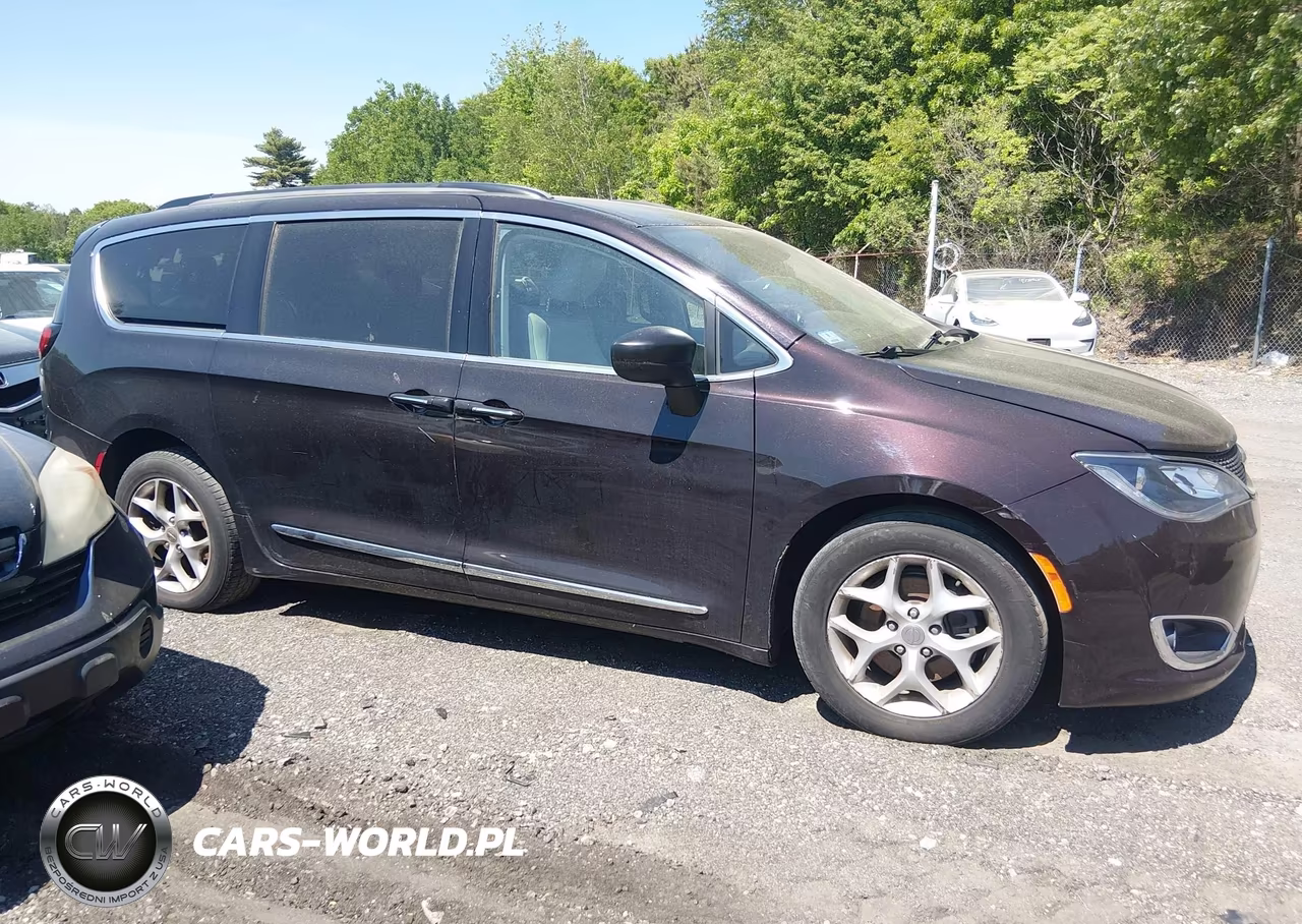 2017 Chrysler Pacifica Touring-L VIN:2C4RC1BG4HR593412 - 13