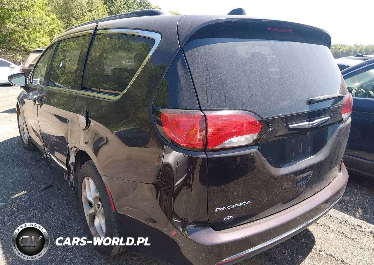 2017 Chrysler Pacifica Touring-L VIN:2C4RC1BG4HR593412 - 3