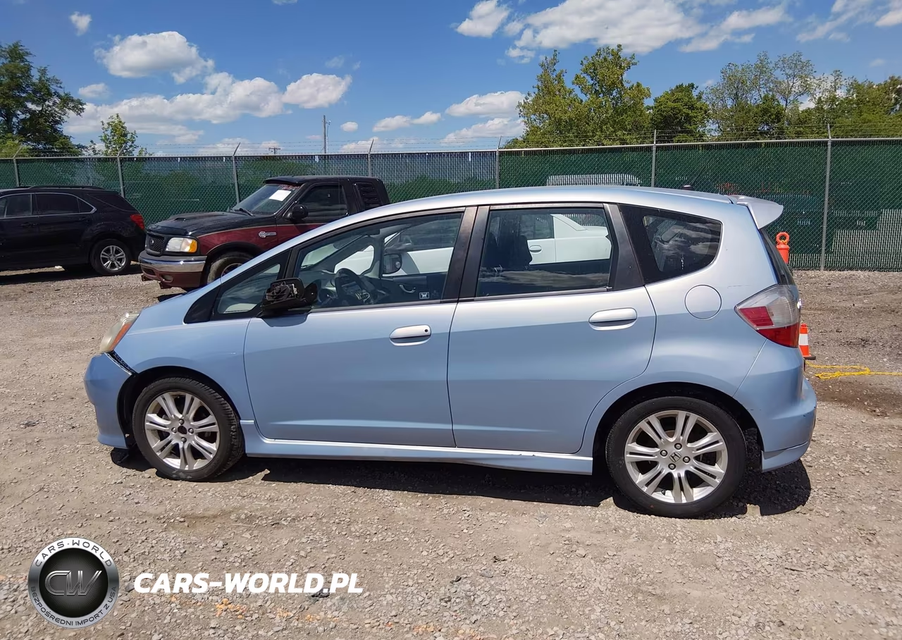 2010 Honda Fit Sport VIN:JHMGE8H40AC014646 - 15