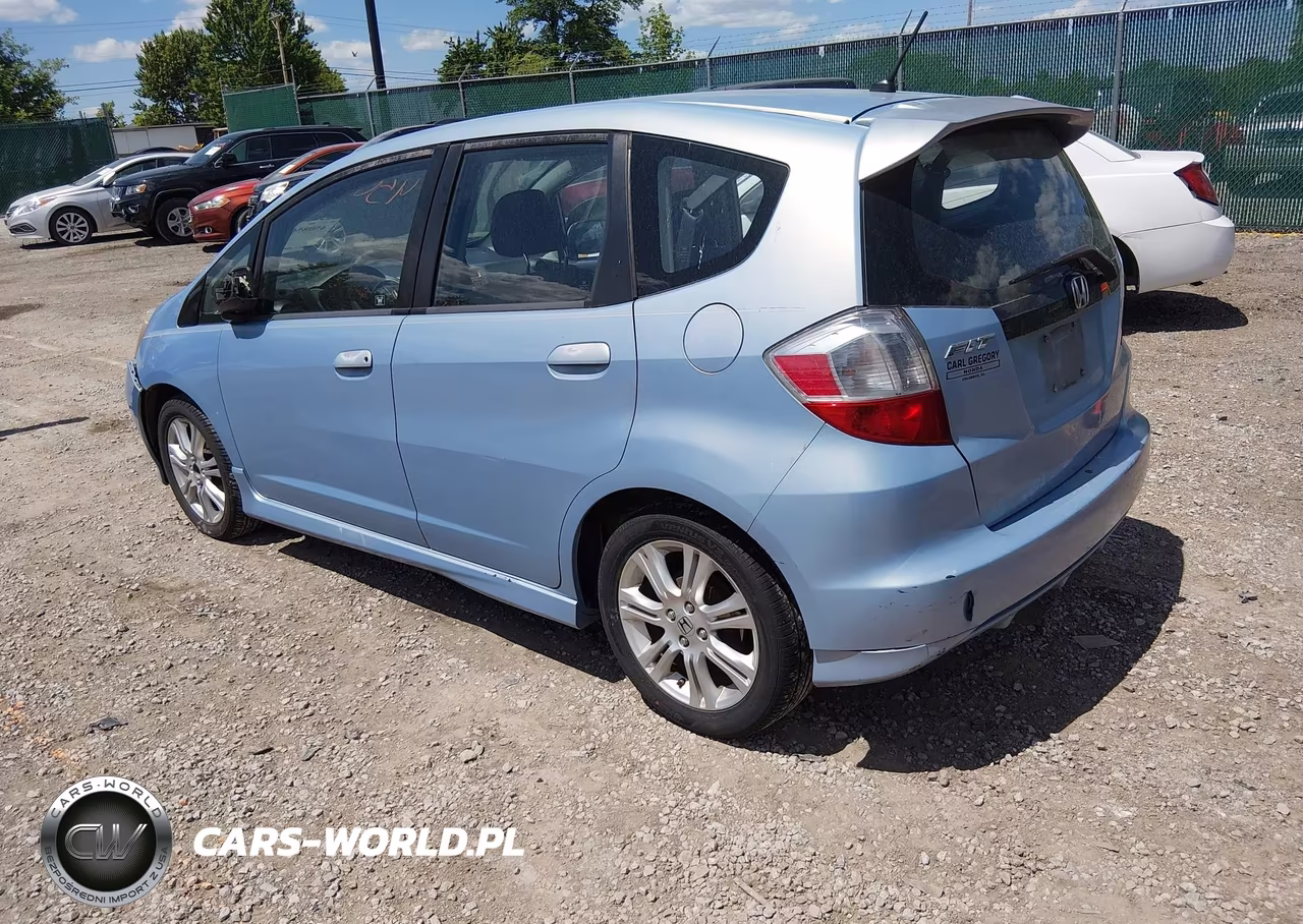 2010 Honda Fit Sport VIN:JHMGE8H40AC014646 - 3