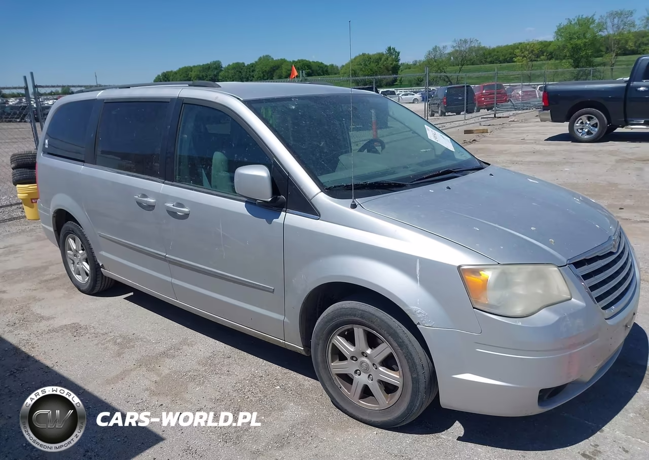 2010 Chrysler Town & Country Touring – zdjęcie 1 z 16