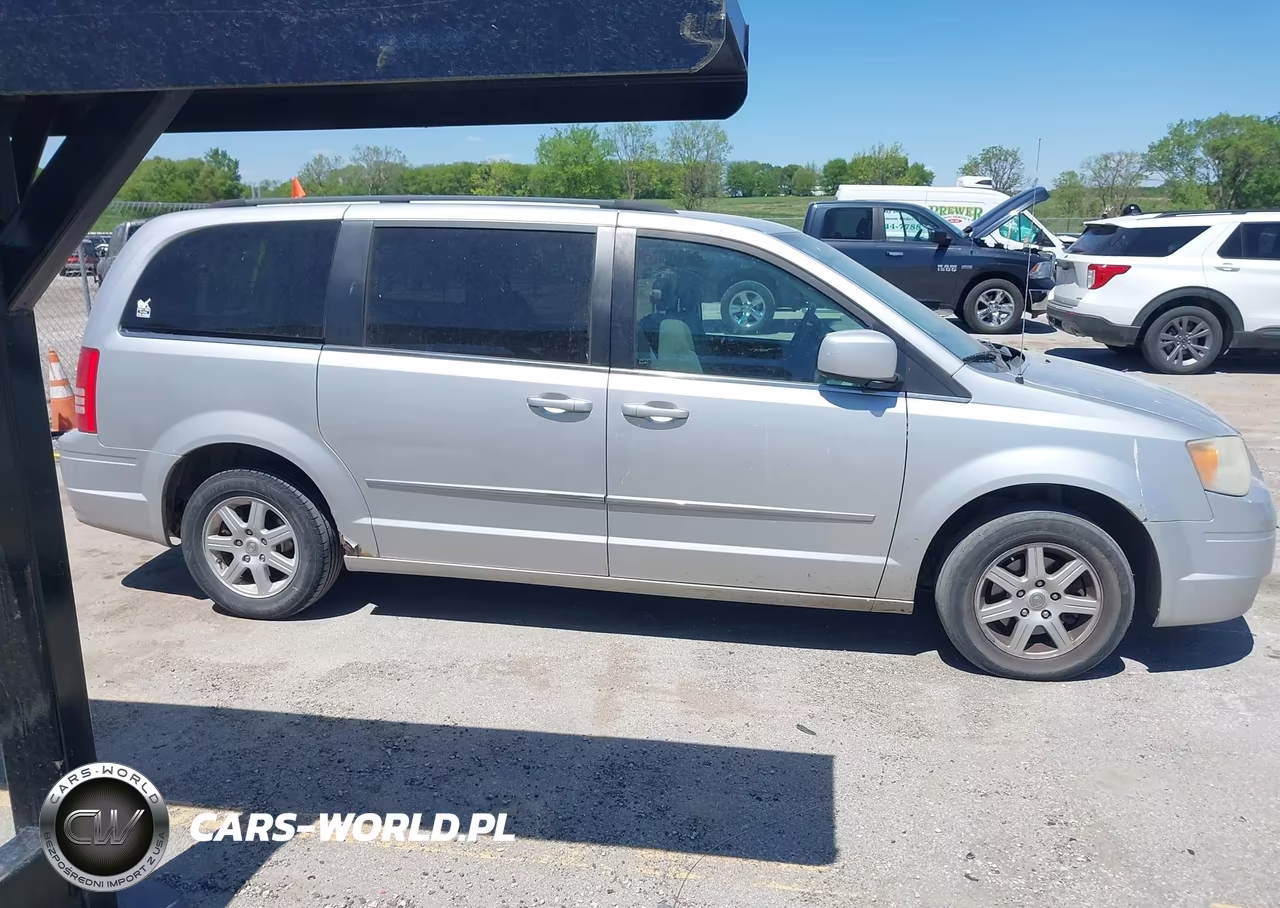 2010 Chrysler Town & Country Touring VIN:2A4RR5D18AR293113 - 13