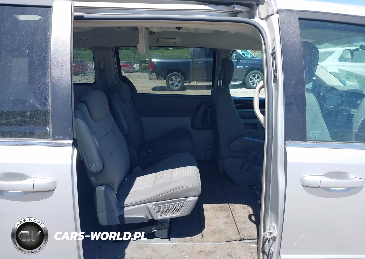 2010 Chrysler Town & Country Touring VIN:2A4RR5D18AR293113 - 8
