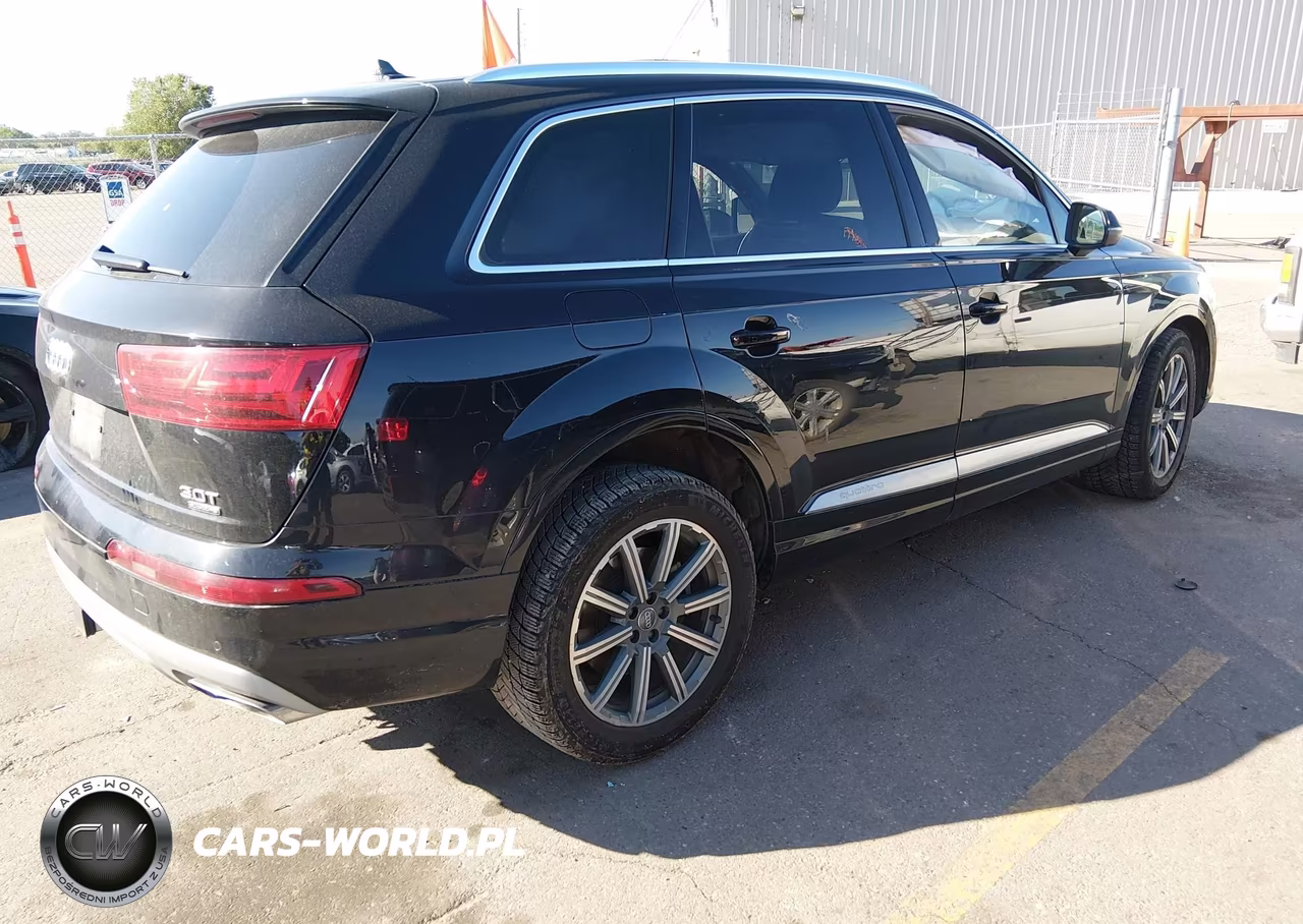2018 Audi Q7 3.0T Premium VIN:WA1LAAF72JD018007 - 4