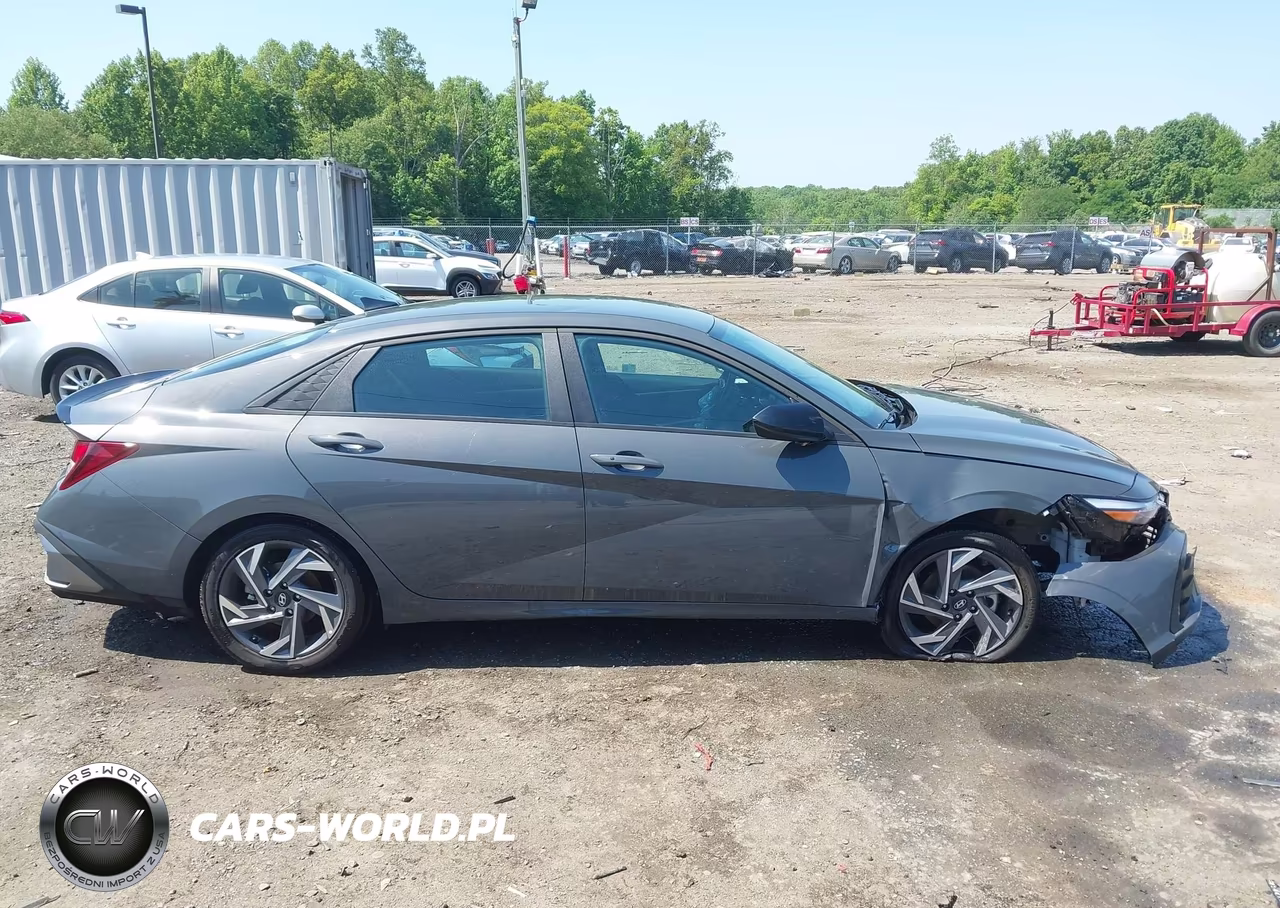 2025 Hyundai Elantra Sel Sport VIN:KMHLM4DG3SU920633 - 13