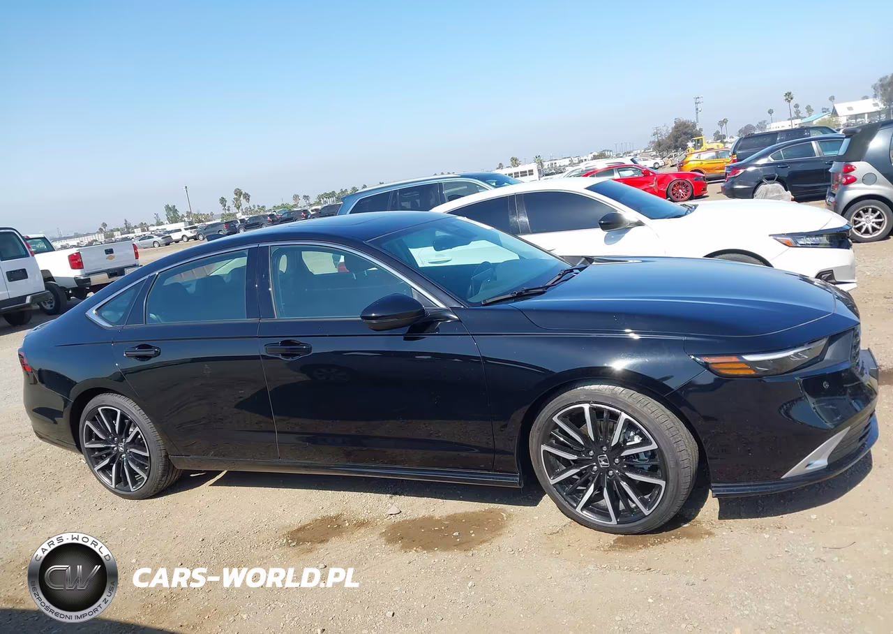2025 Honda Accord Hybrid Touring VIN:1HGCY2F85SA028972 - 13