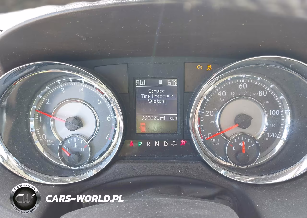 2011 Chrysler Town & Country Touring-L VIN:2A4RR8DG1BR635573 - 7