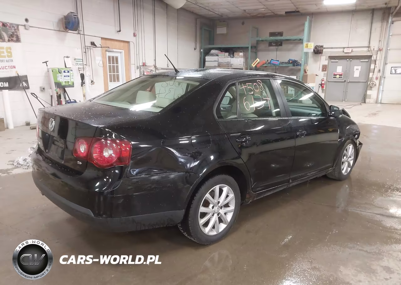 2010 Volkswagen Jetta Limited Edition VIN:3VWRZ7AJXAM157284 - 4