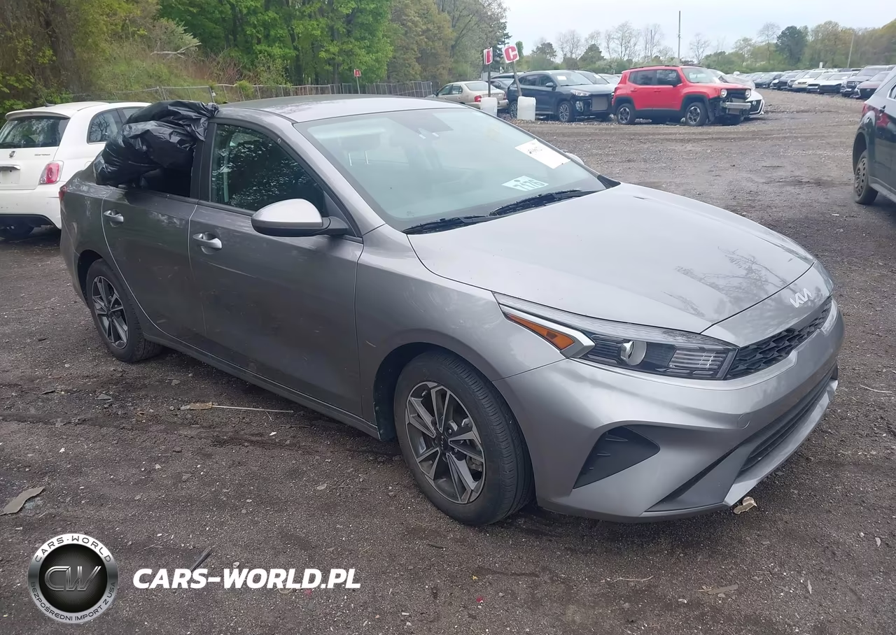 2024 Kia Forte Lxs – zdjęcie 1 z 17