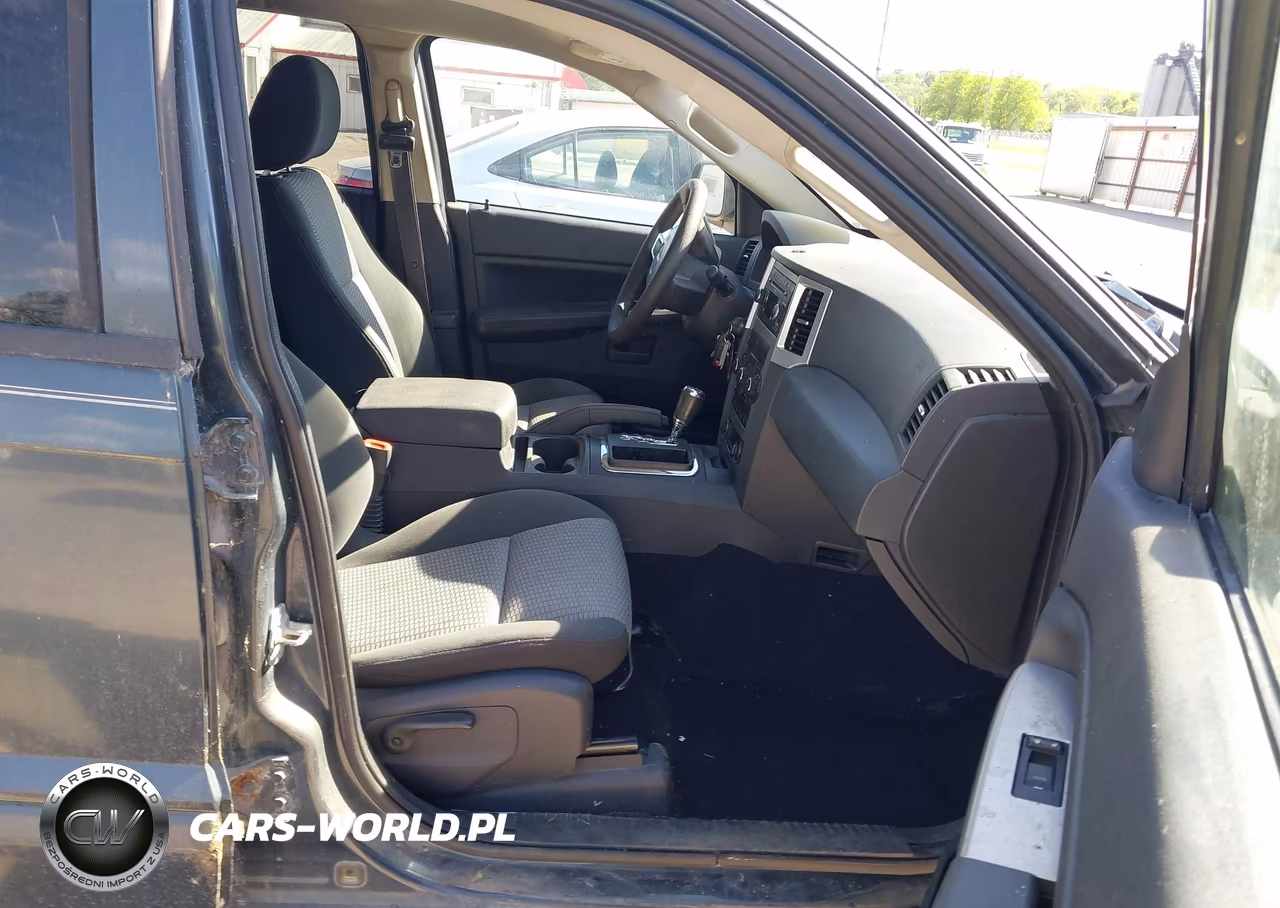 2008 Jeep Grand Cherokee Laredo VIN:1J8GR48K38C107130 - 5
