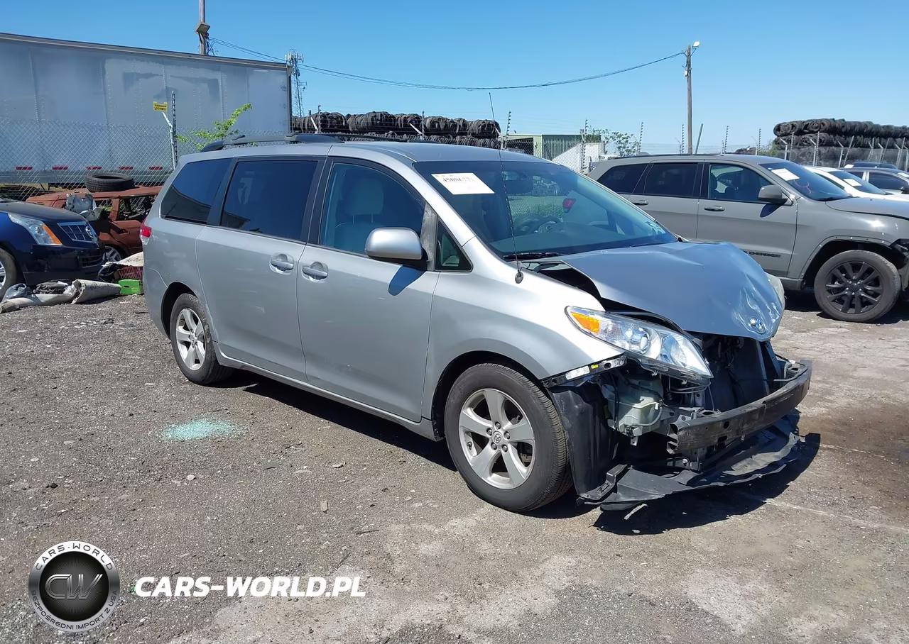 2013 Toyota Sienna Le V6 8 Passenger – zdjęcie 1 z 16