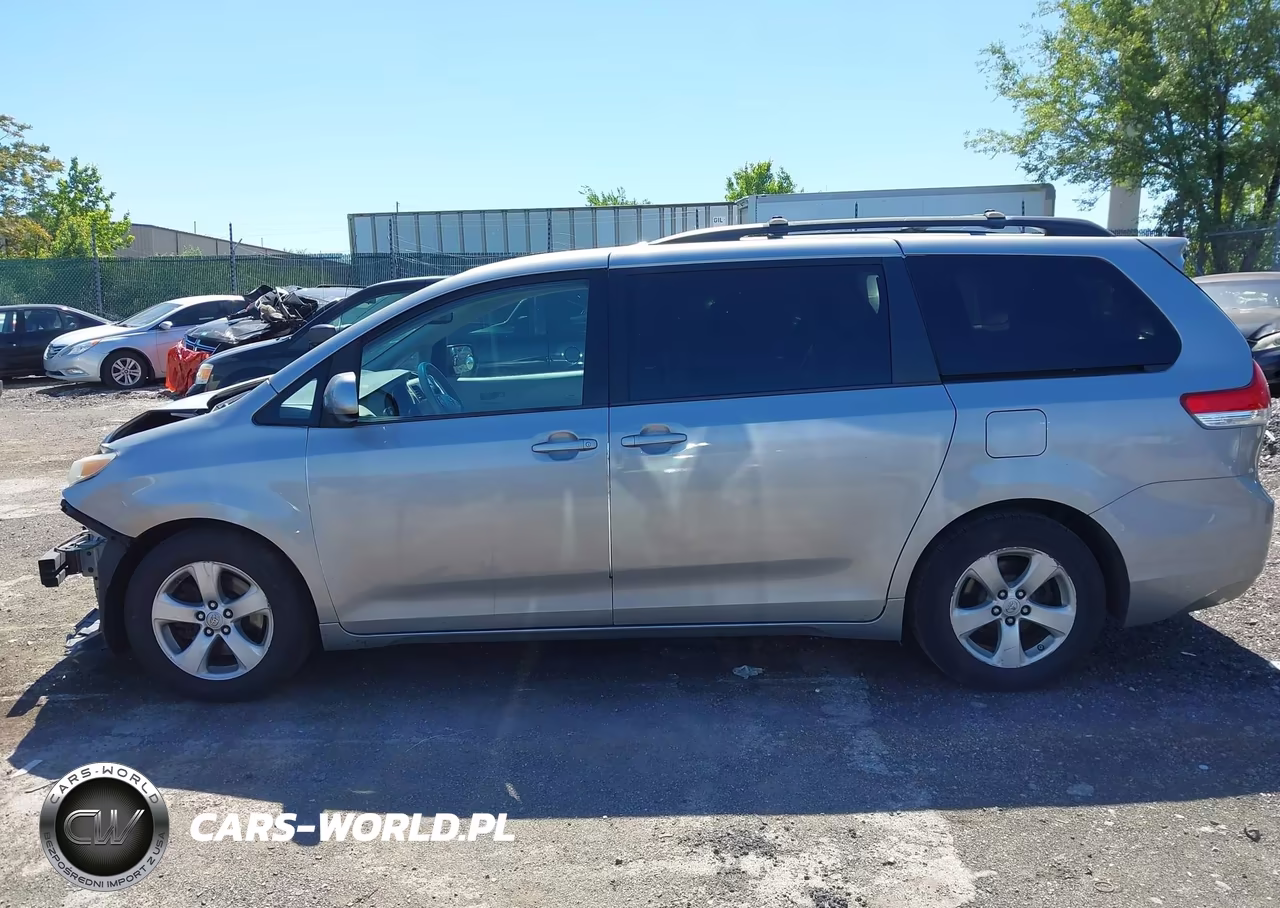 2013 Toyota Sienna Le V6 8 Passenger VIN:5TDKK3DC8DS371449 - 14