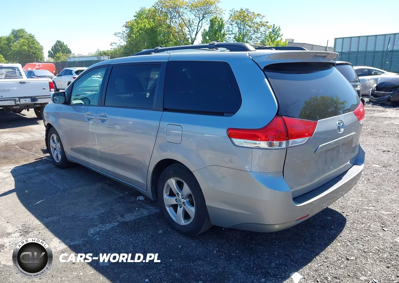 2013 Toyota Sienna Le V6 8 Passenger VIN:5TDKK3DC8DS371449 - 3