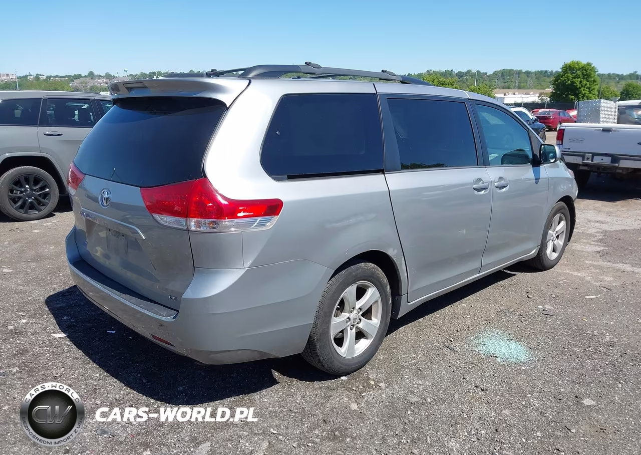 2013 Toyota Sienna Le V6 8 Passenger VIN:5TDKK3DC8DS371449 - 4