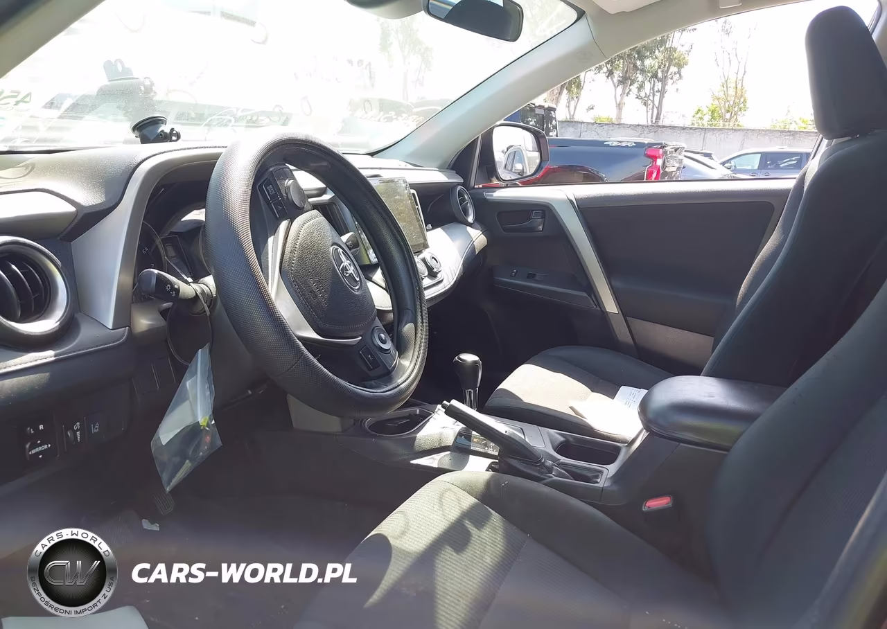 2018 Toyota Rav4 Le VIN:2T3ZFREV9JW515719 - 17