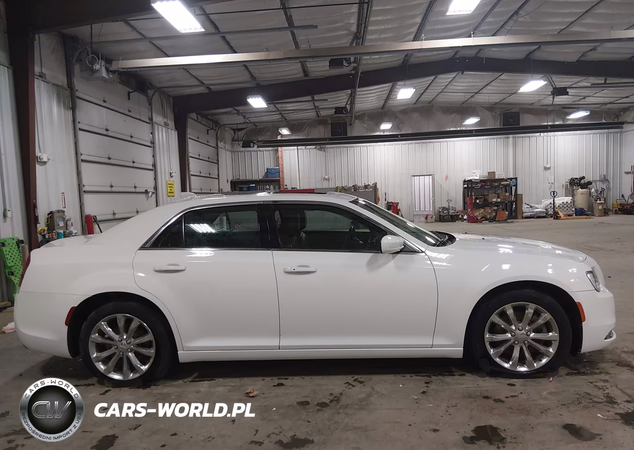 2015 Chrysler 300 Limited VIN:2C3CCARGXFH808391 - 13