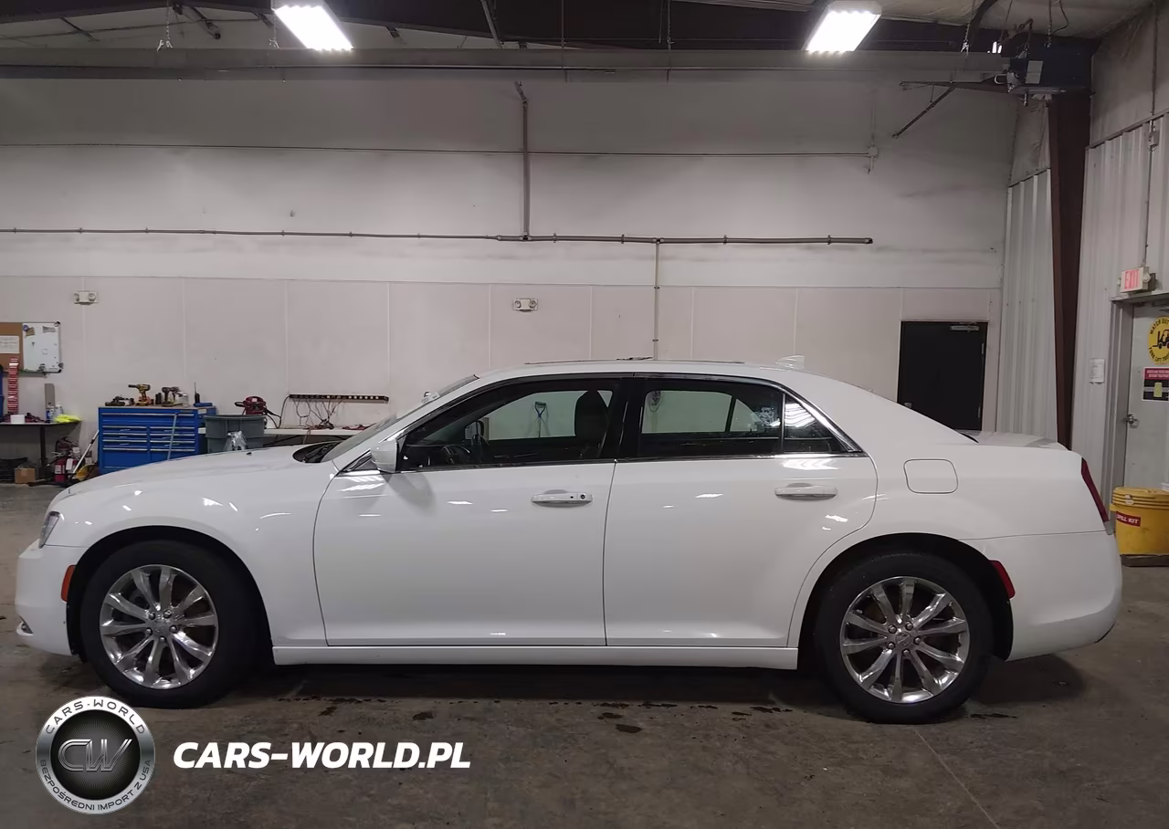 2015 Chrysler 300 Limited VIN:2C3CCARGXFH808391 - 14