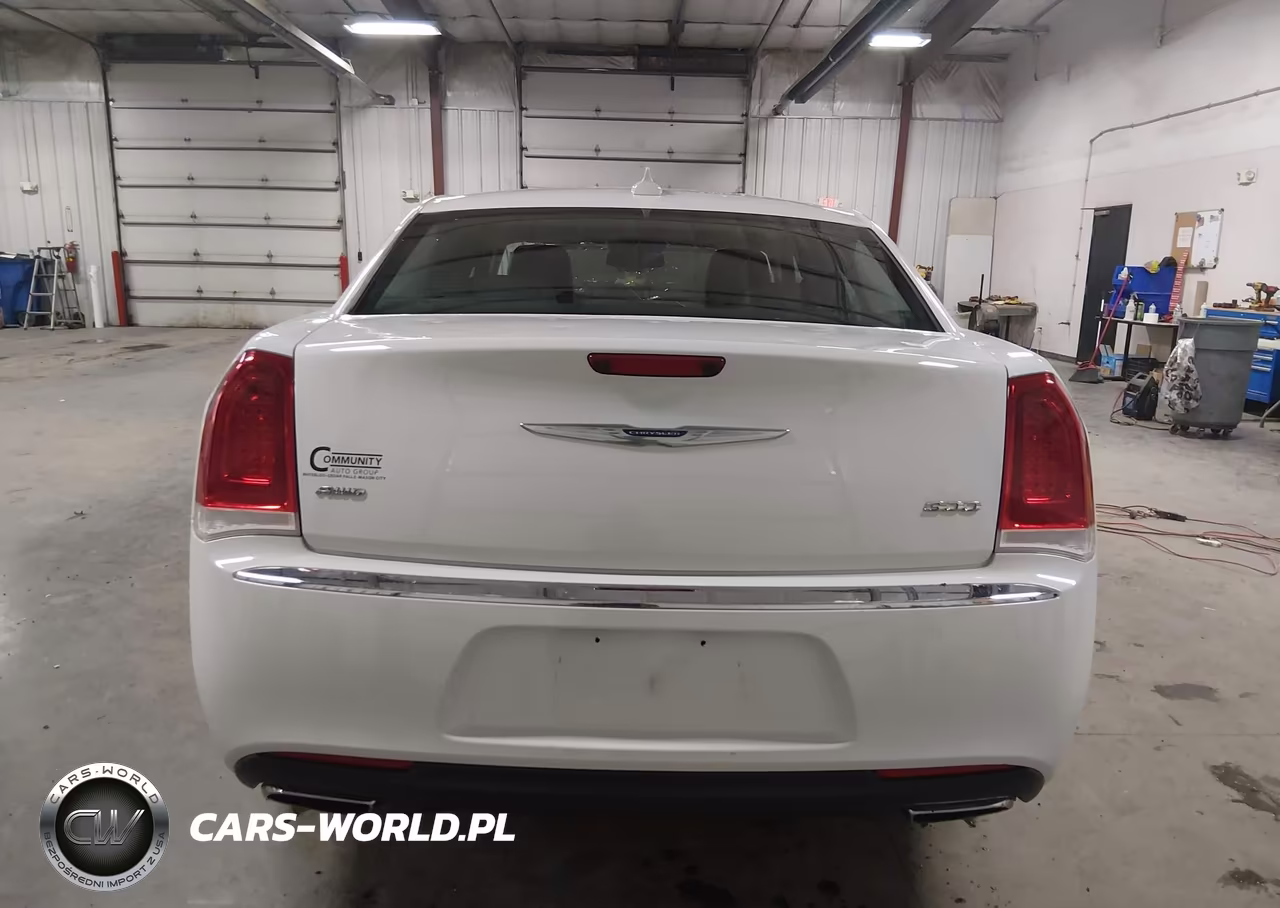 2015 Chrysler 300 Limited VIN:2C3CCARGXFH808391 - 16