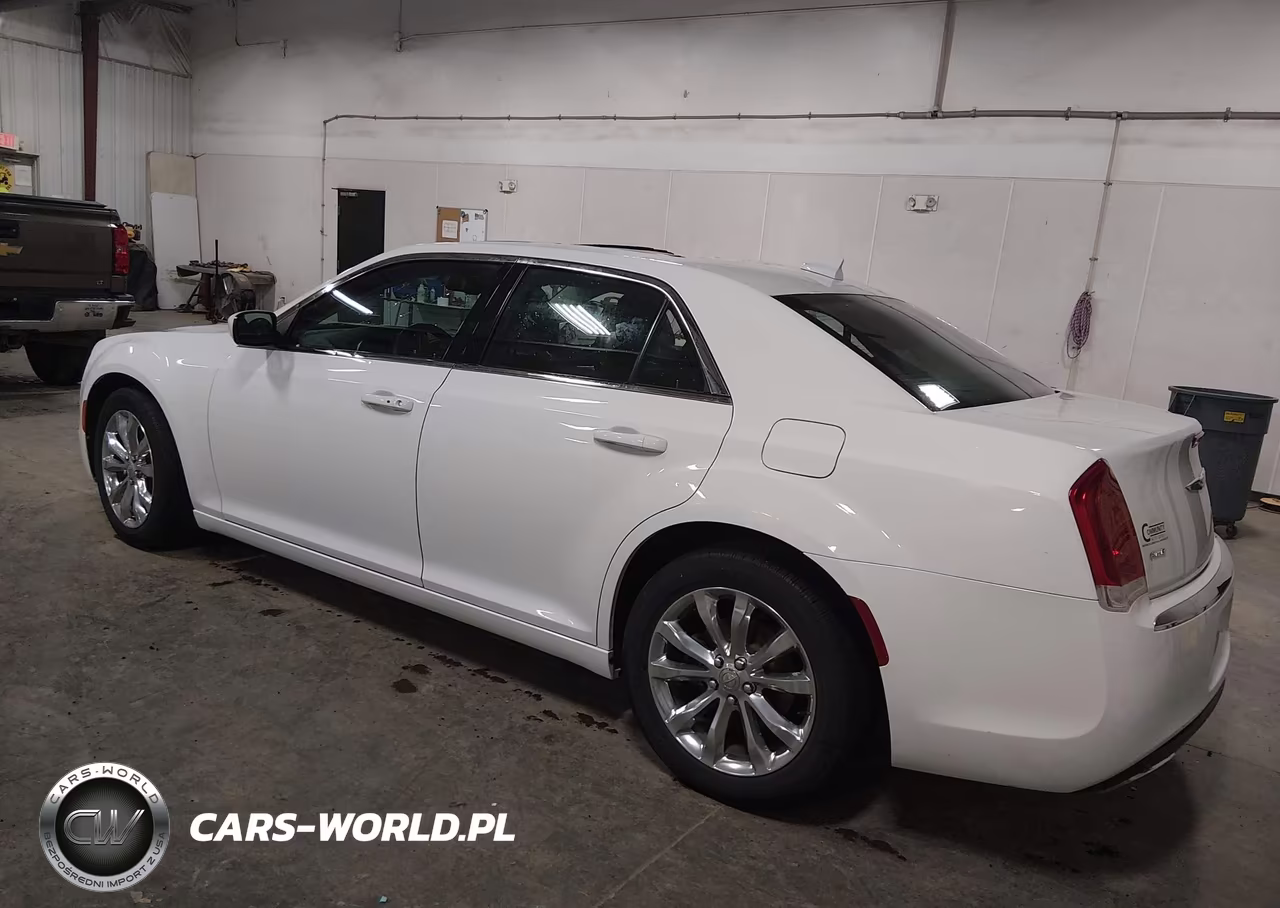 2015 Chrysler 300 Limited VIN:2C3CCARGXFH808391 - 3