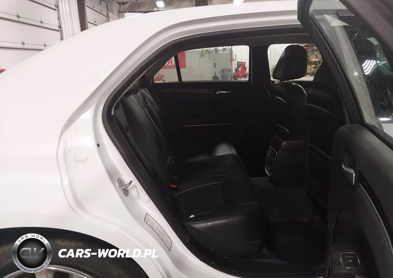 2015 Chrysler 300 Limited VIN:2C3CCARGXFH808391 - 8