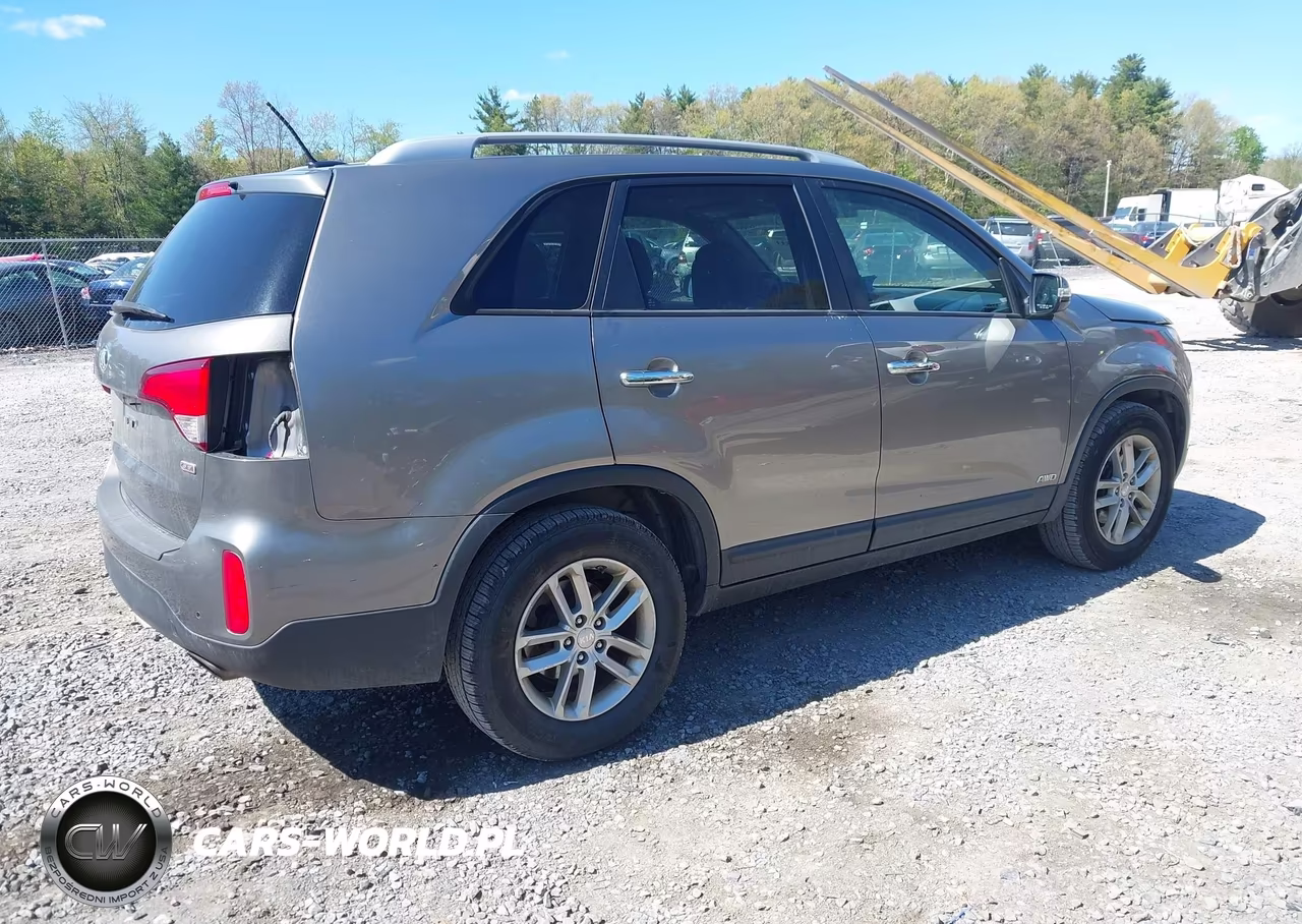 2014 Kia Sorento Lx VIN:5XYKTDA66EG520361 - 4
