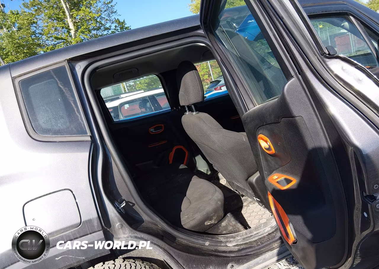 2018 Jeep Renegade Sport 4X4 VIN:ZACCJBAB2JPH81783 - 8