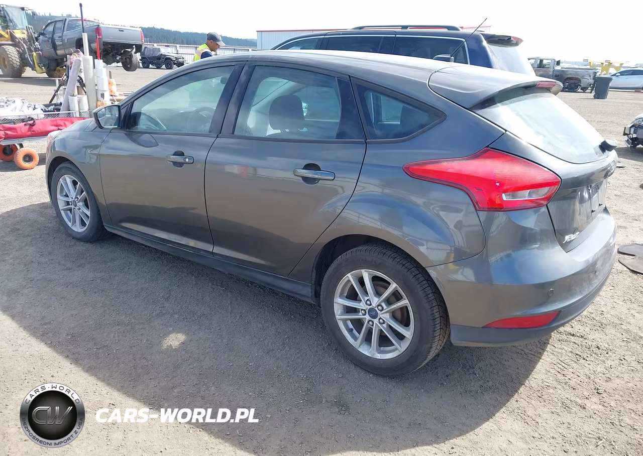 2015 Ford Focus Se VIN:1FADP3K22FL351051 - 3