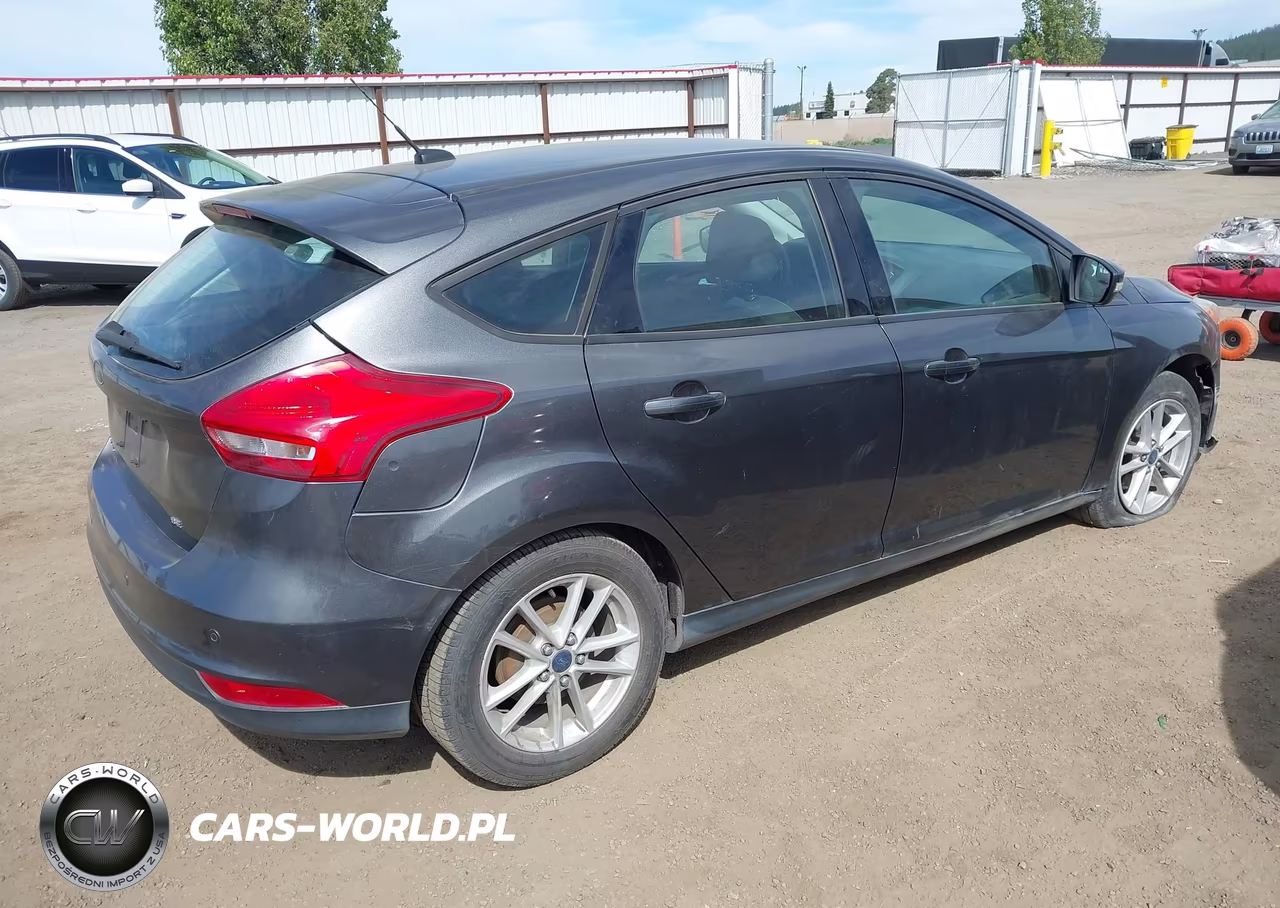 2015 Ford Focus Se VIN:1FADP3K22FL351051 - 4