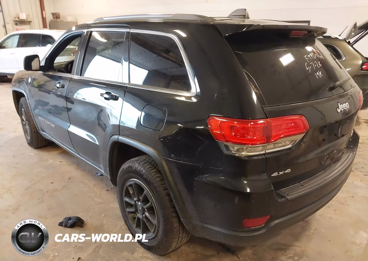 2019 Jeep Grand Cherokee Laredo E 4X4 VIN:1C4RJFAG0KC838033 - 3