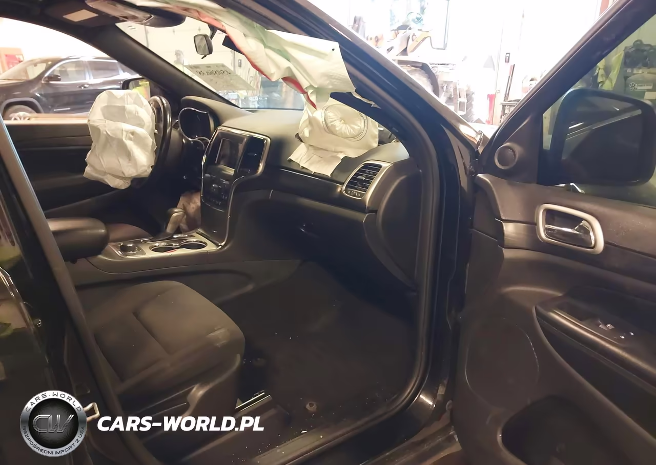 2019 Jeep Grand Cherokee Laredo E 4X4 VIN:1C4RJFAG0KC838033 - 5