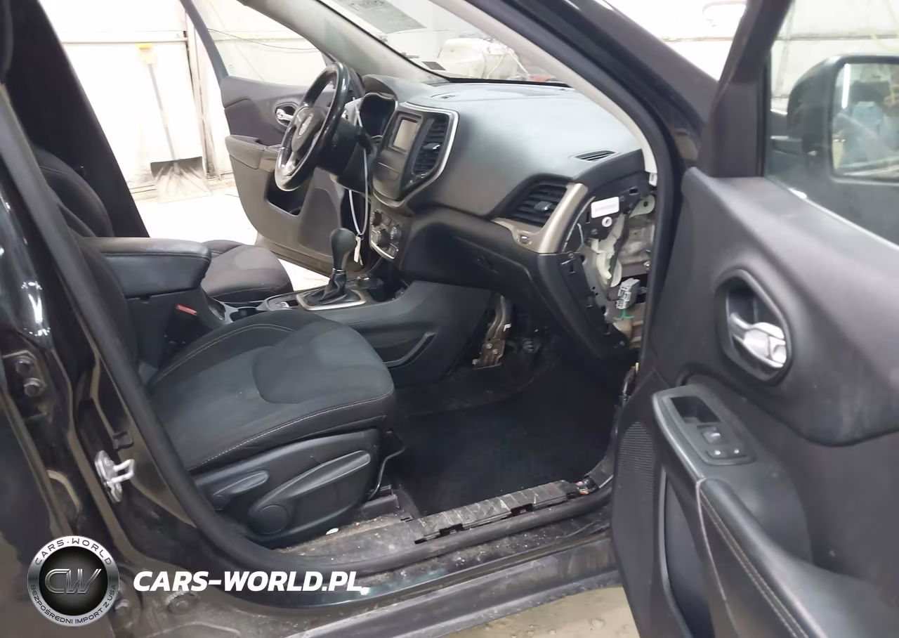 2015 Jeep Cherokee Latitude VIN:1C4PJMCB1FW787272 - 5