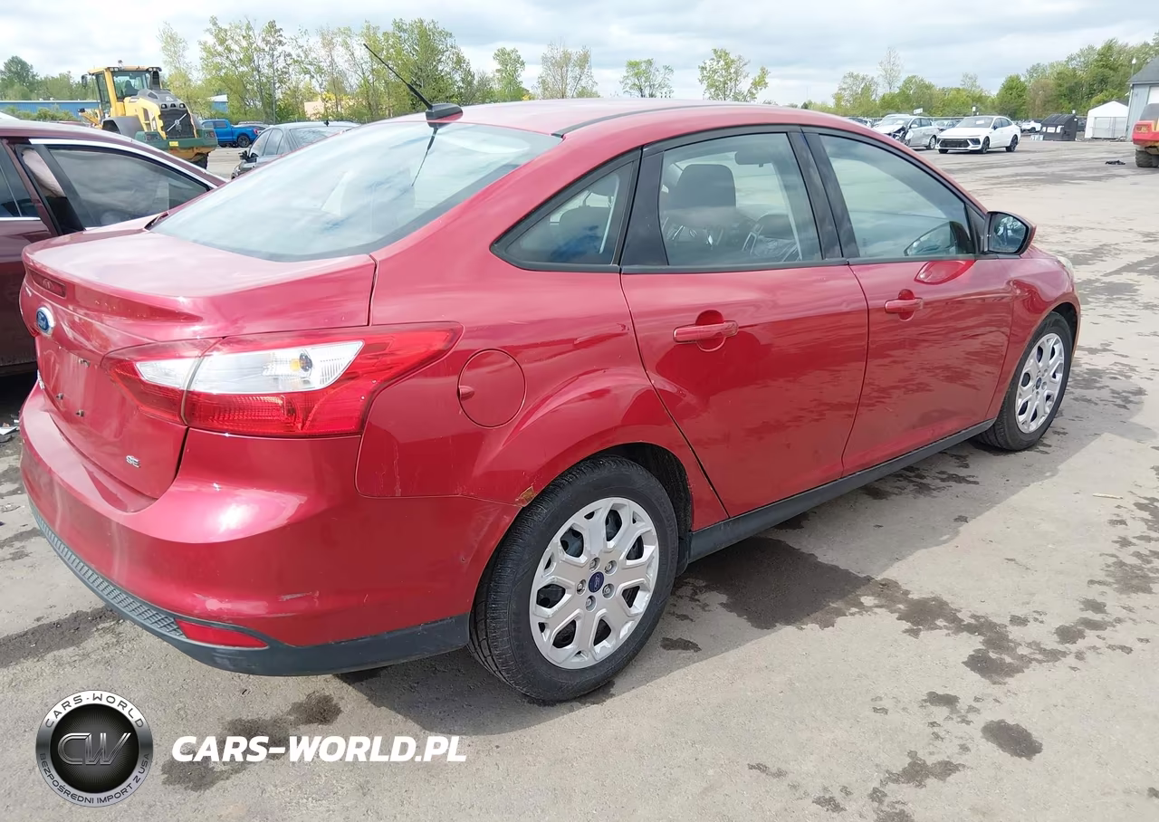 2012 Ford Focus Se VIN:1FAHP3F26CL328461 - 4