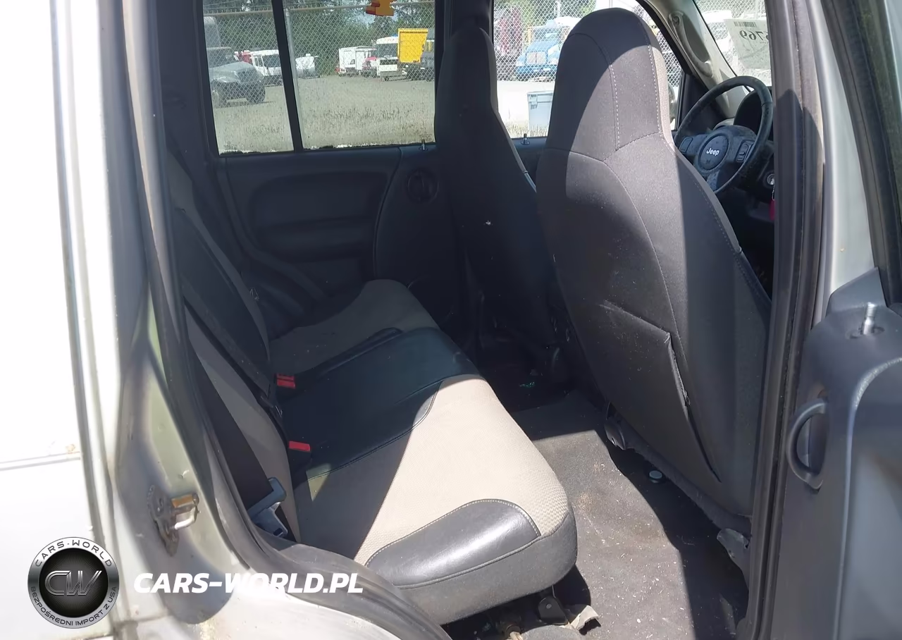 2004 Jeep Liberty Sport VIN:1J4GL48K64W171755 - 8