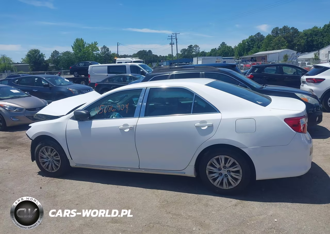 2014 Toyota Camry Le VIN:4T4BF1FK9ER339945 - 14