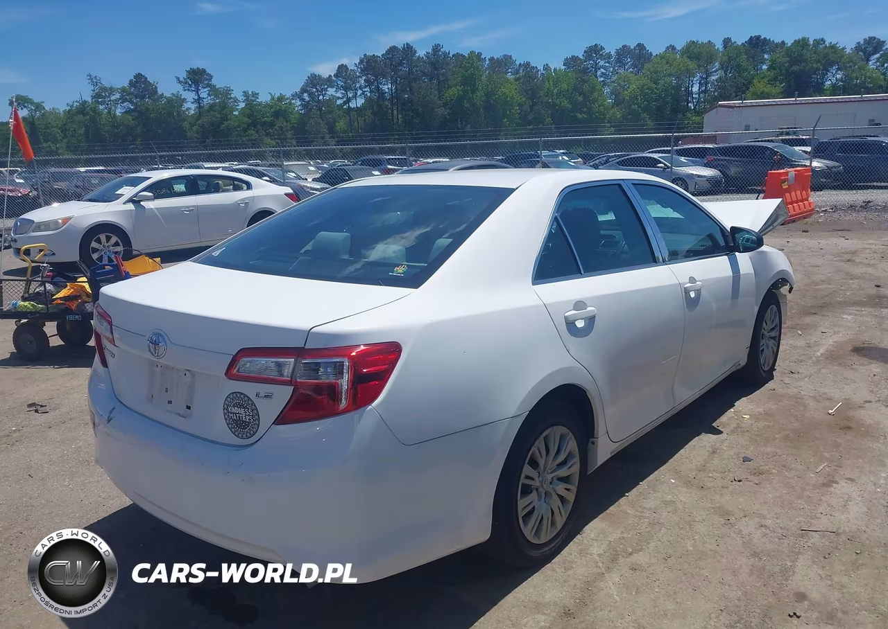 2014 Toyota Camry Le VIN:4T4BF1FK9ER339945 - 4
