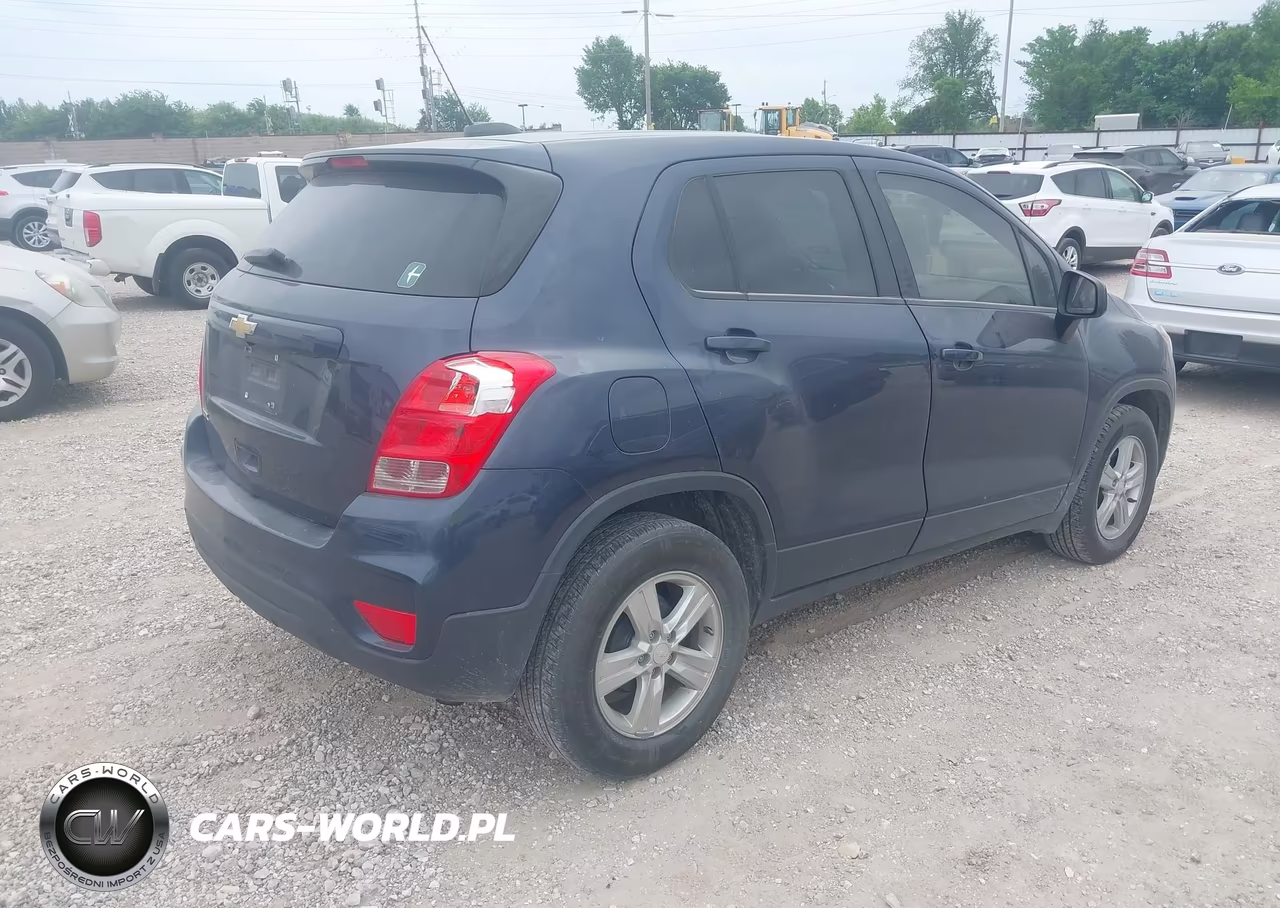 2019 Chevrolet Trax Ls VIN:3GNCJKSB7KL286155 - 4